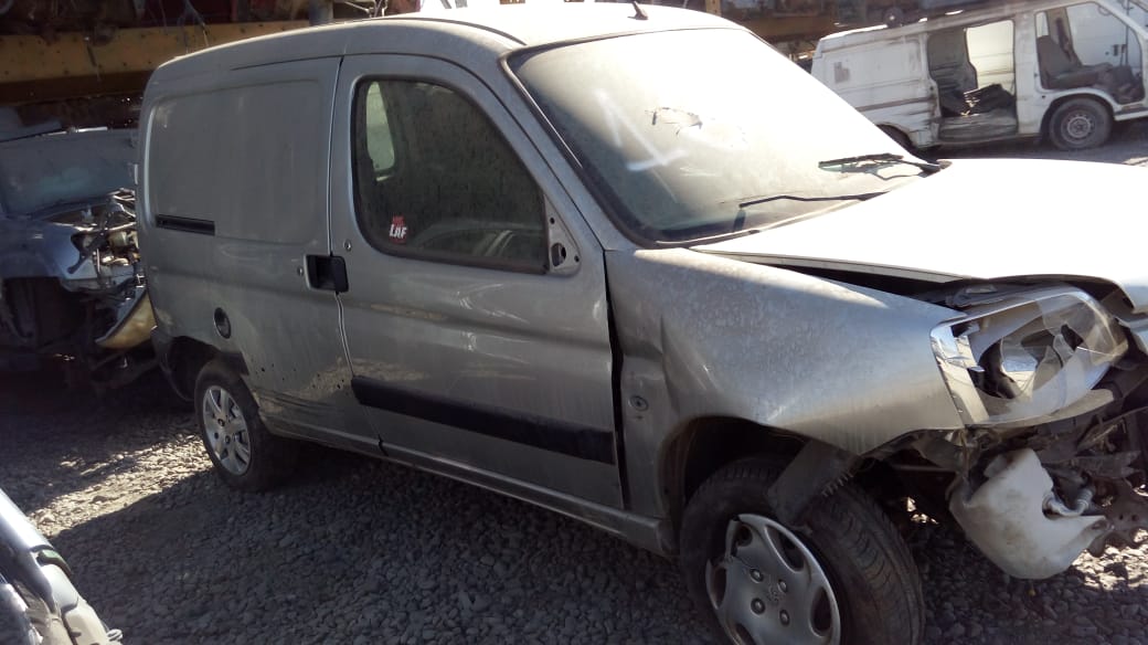 ELECTRO VENTILADOR Peugeot PARTNER 2014  USADO EN DESARME